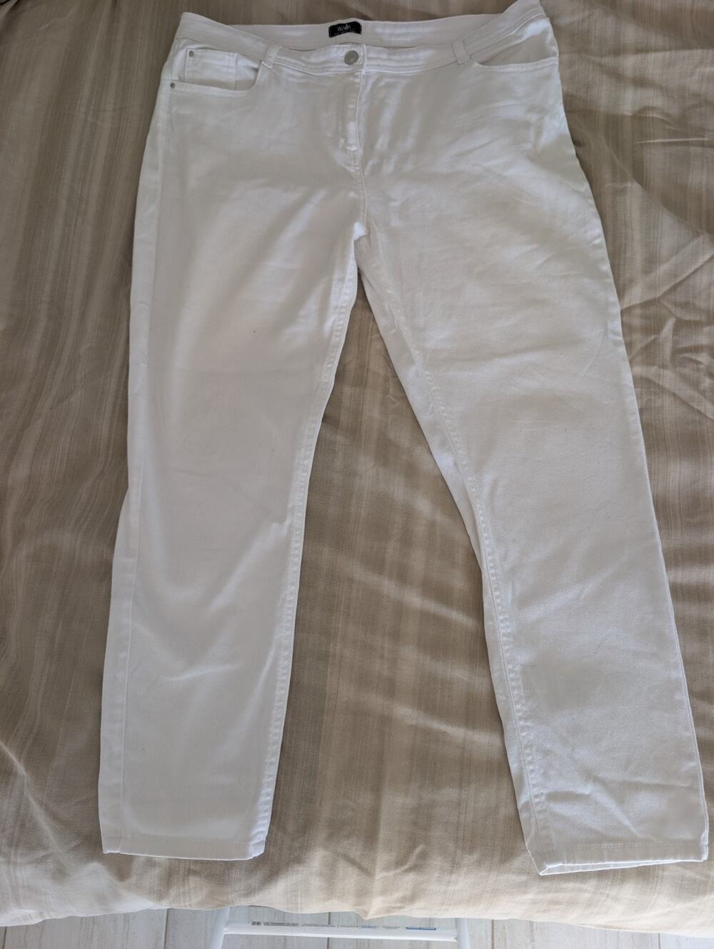 Wallis Ladies White Jeans Size 14 Inside Leg 30” Waist 32" Casual